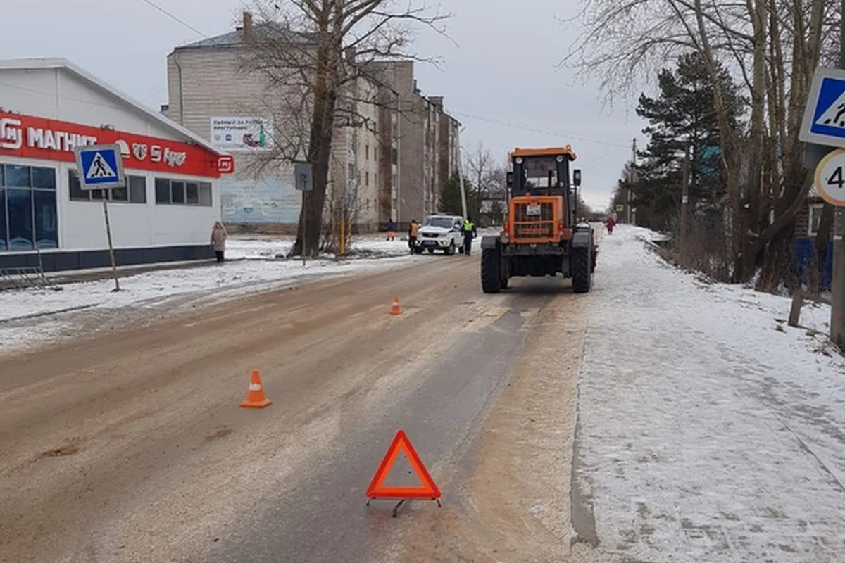В Вологодской области трактор сбил на переходе 12-летнюю школьницу в наушниках