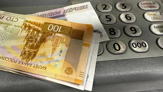 Платить картой станет дороже? Операции с банковскими картами обложили налогами - что происходит