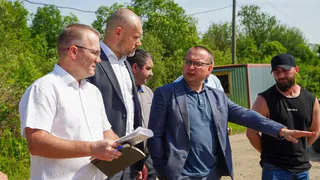 Заместитель губернатора Антон Стрижов и мэр Вологды Андрей Накрошаев проинспектировали ход работ по обновлению города