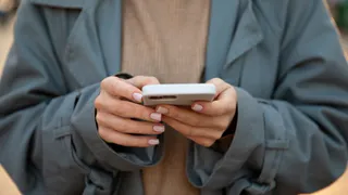 Мошенники атакуют военных и их семьи: новая схема с "безопасным счетом"