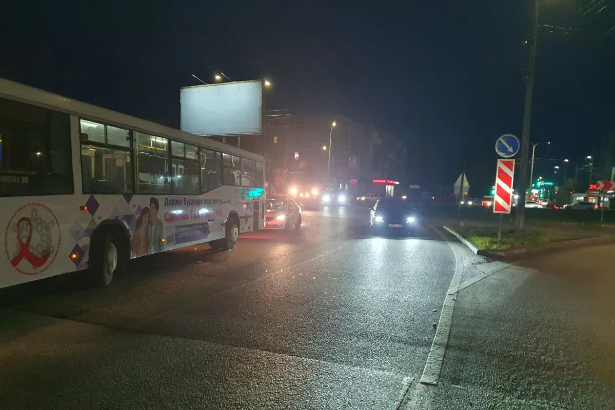 В Вологде пенсионерка травмировалась в автобусе после резкого торможения