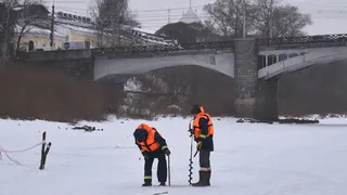 Спасатели ежедневно проводят рейды по безопасности на реке Вологде