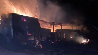 В Вологодской области 18 пожарных тушили деревообрабатывающий цех