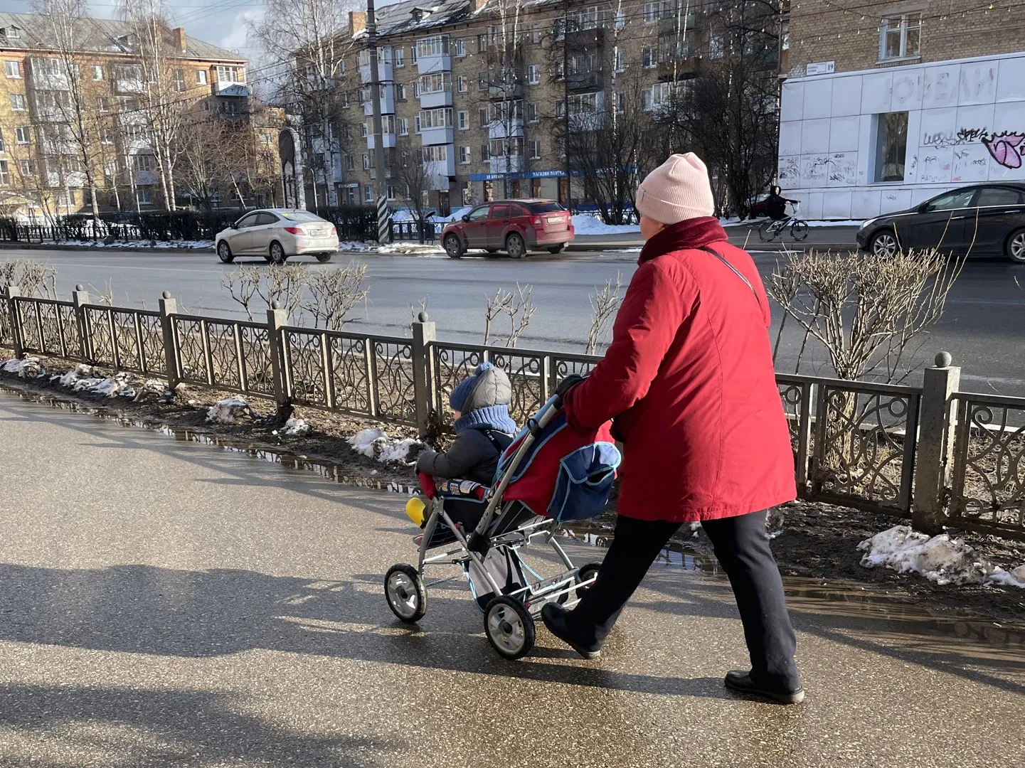 Десятки молодых семей Вологодской области получили выплаты за третьего ребенка