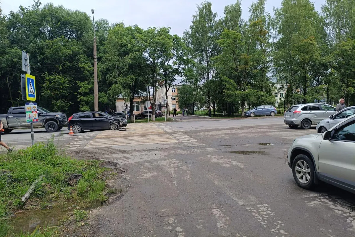 Четырехлетний ребенок пострадал в ДТП с тремя иномарками в Вологодской области