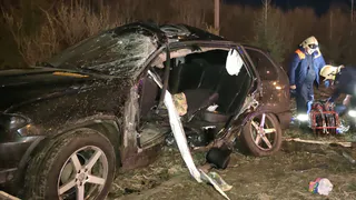 Водитель "БМВ X5" вылетел в кювет после удара о столб под Вологдой