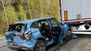 ДТП в Грязовецком округе с участием легковушки и двух фур: подробности происшествия