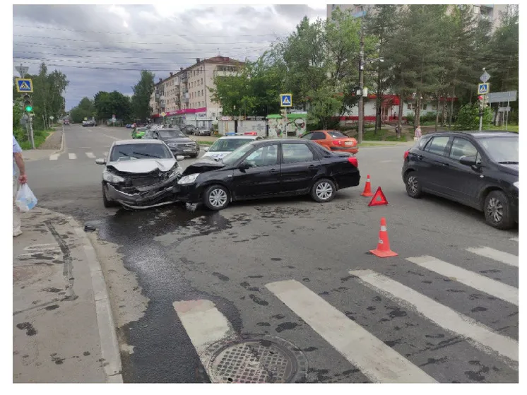 Жуткая авария на улице Панкратова в Вологде: есть пострадавшие