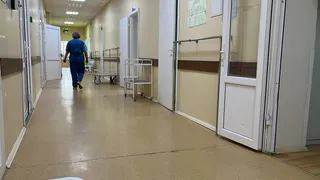 Вологодские врачи успешно пришили частично отрезанную кисть руки мужчине