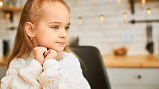 Редкое и очень мелодичное имя для девочки, которое в переводе обозначает «утренняя заря»
