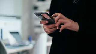 Такие фразы нельзя говорить телефонным мошенникам - тут же потеряете все сбережения