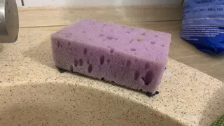 В Финляндии хозяйки не используют губки для мытья посуды: что придумали вместо них