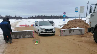 Вологодских водителей призывают соблюдать весовые нормы на ледовых переправах