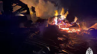 Пожилого мужчину госпитализировали с ожогами после пожара в Вологодской области