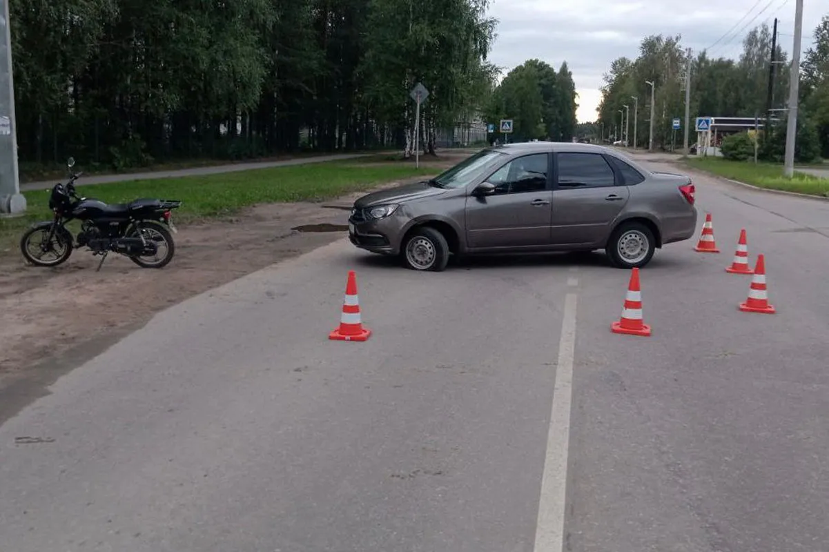В Вологодской области школьник на мотоцикле без прав попал в ДТП с 15-летней пассажиркой