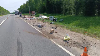 В Вологодской области лесовоз снёс "ГАЗель" с посылками маркетплейса