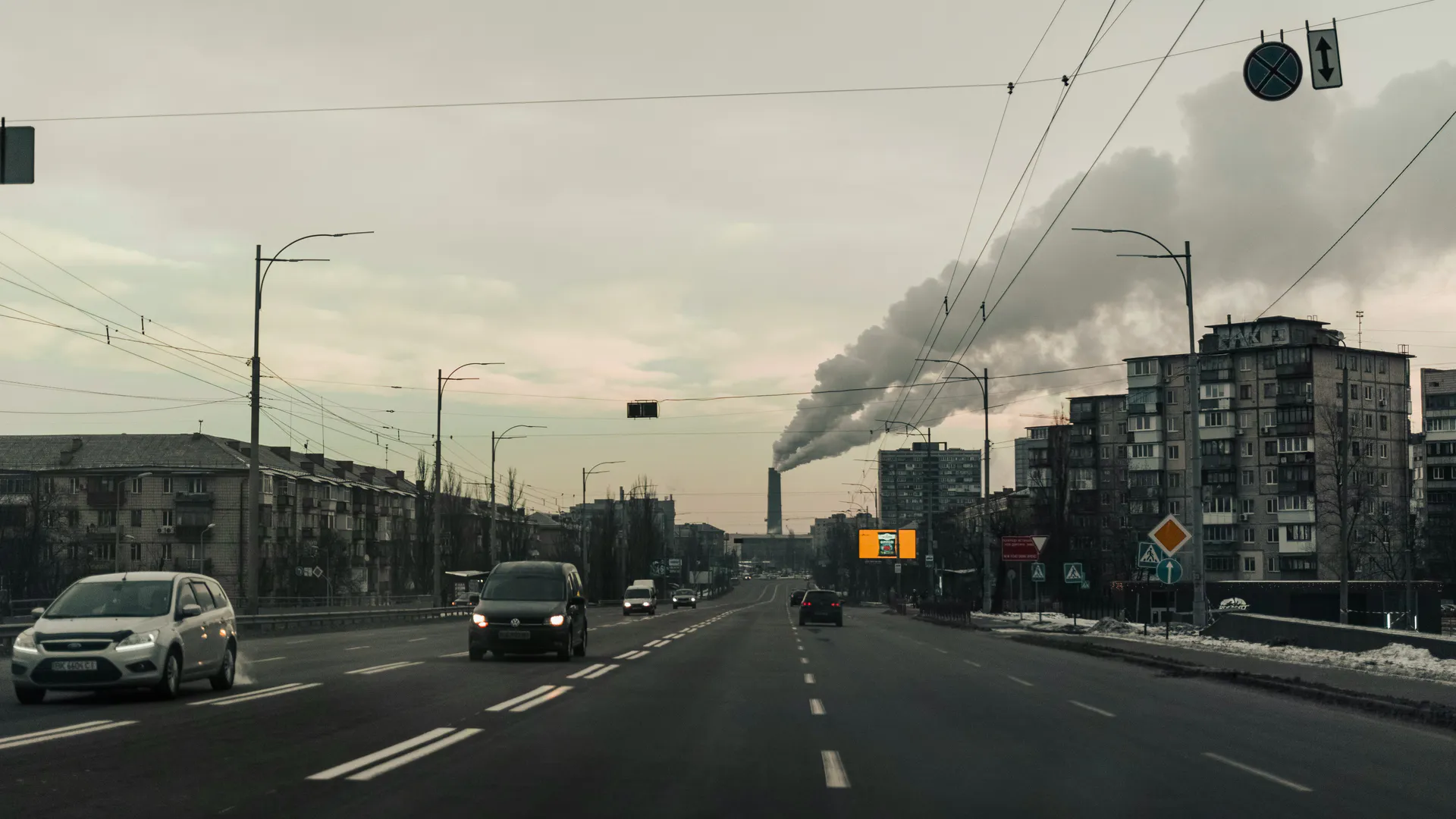С 12 апреля всем водителям грозит штраф 500 рублей: ГАИ начала поиск машин именно с такими фарами