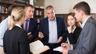 У этих умных людей точно имеется эта цифра в дате рождения