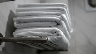На ночь окунаю кухонные полотенца и прихватки в это — достаю ослепительно чистыми: даже вековой нагар и жир исчезнут