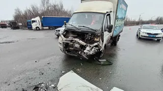 В Вологодской области водитель «ГАЗели» госпитализирован после столкновения с грузовиком