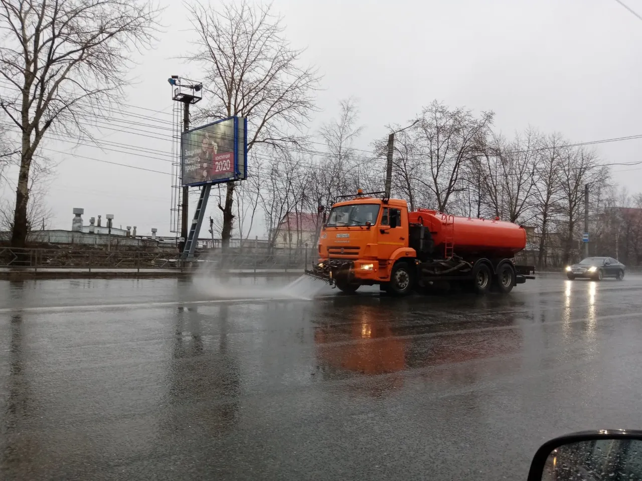 В Череповце начали мыть улицы после зимы