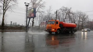 В Череповце начали мыть улицы после зимы