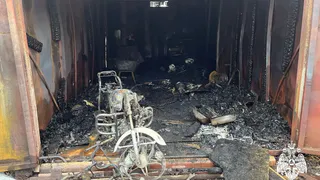 Гараж с мотоциклом выгорел дотла в Вологодской области
