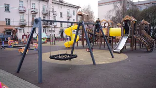 Новая детская площадка в Вологде на Советском проспекте: радость для детей и уроки для подрядчиков