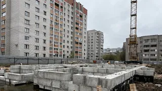 В Вологде законсервировали стройку на улице Фрязиновской, 33в