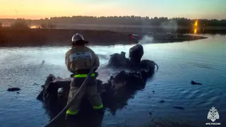 Вологодские рыбаки выпрыгнули из горящего катера