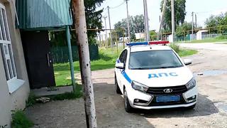 Инспектор ДПС жезлом останавливает на мосту: в чём подвох и как реагировать - ответ автоюриста