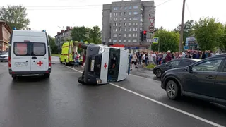ДТП в Вологодской области: "скорая" опрокинулась на бок, есть пострадавшие