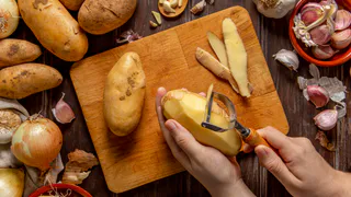 Вкуснейшее мясо с луком: как жарить так, чтобы не испортить мясо - распространённые ошибки хозяек