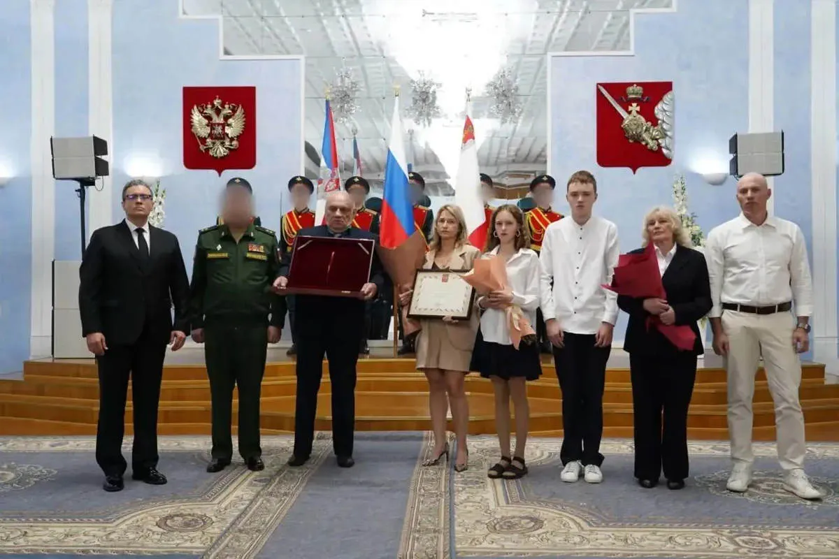 Губернатор Вологодской области передал медаль "Золотая Звезда" семье погибшего на СВО героя