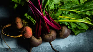 Сочная свекла за 15 минут: простая уловка при варке делает овощ вкуснее и без вони на весь дом