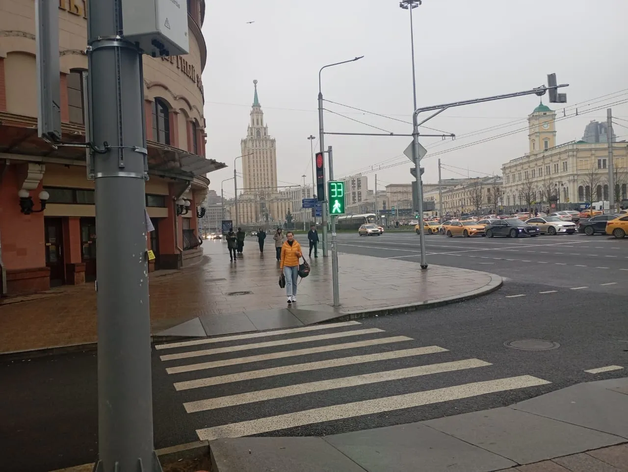 Инспектор ДПС хотел оштрафовать за непропуск пешехода, но я на его уловку не клюнул и избежал наказания