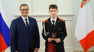 Губернатор Вологодской области вручил первые паспорта школьникам в День Конституции