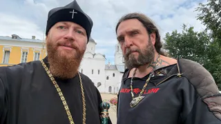 Митрополит Савва провёл для "Ночных волков" экскурсию по Спасо-Прилуцкому монастырю в Вологодской области