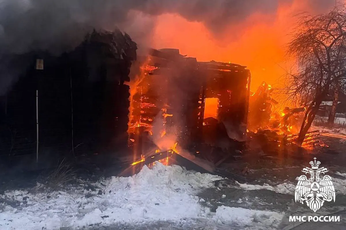 Забытая сигарета привела к масштабному пожару в Вологодской области