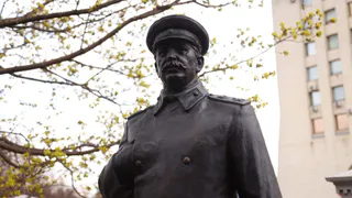 Прокуратура требует снести памятник Сталину в Вологде