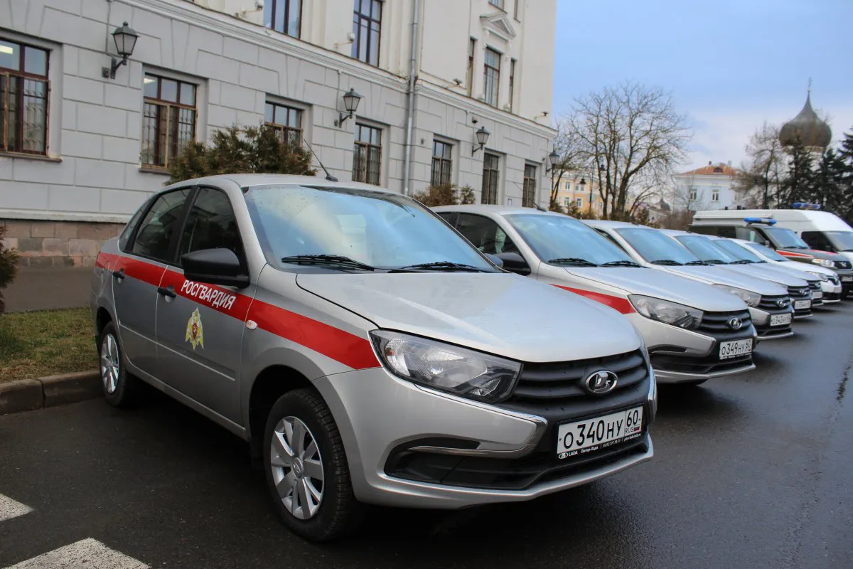 Росгвардия и УМВД Вологодской области получит 9 автомобилей от Правительства