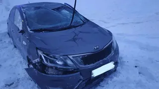 В Вологодской области автомобиль слетел с дороги и перевернулся