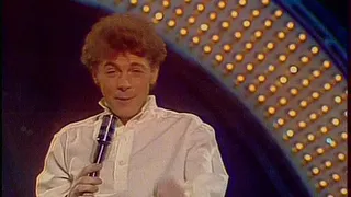 Эта песня в конце 1980-х рвала осенние дискотеки - сейчас даже включить перед детьми стыдно