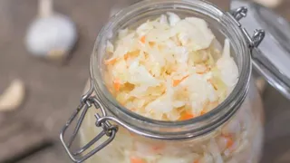 Квашу капусту только так: получается очень вкусной, сочной и хрустящей — раскрыт старинный русский рецепт всех хозяек