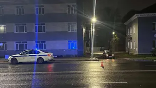 В Вологде водитель иномарки сбил пешехода и скрылся, бросив машину