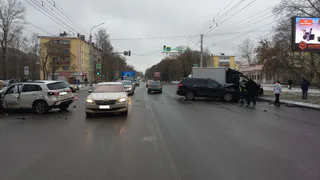 Два человека пострадали в ДТП с «ГАЗелью» и иномарками в Вологде