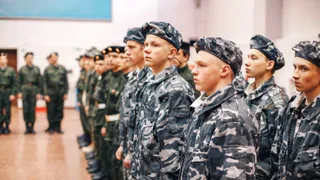 Более 600 школьников Вологды показали свои навыки строевой подготовки