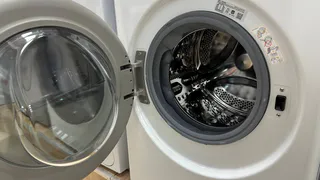 Всегда в стиральную машину добавляю пищевую соль: уже много лет пользуюсь и ни разу не пожалела