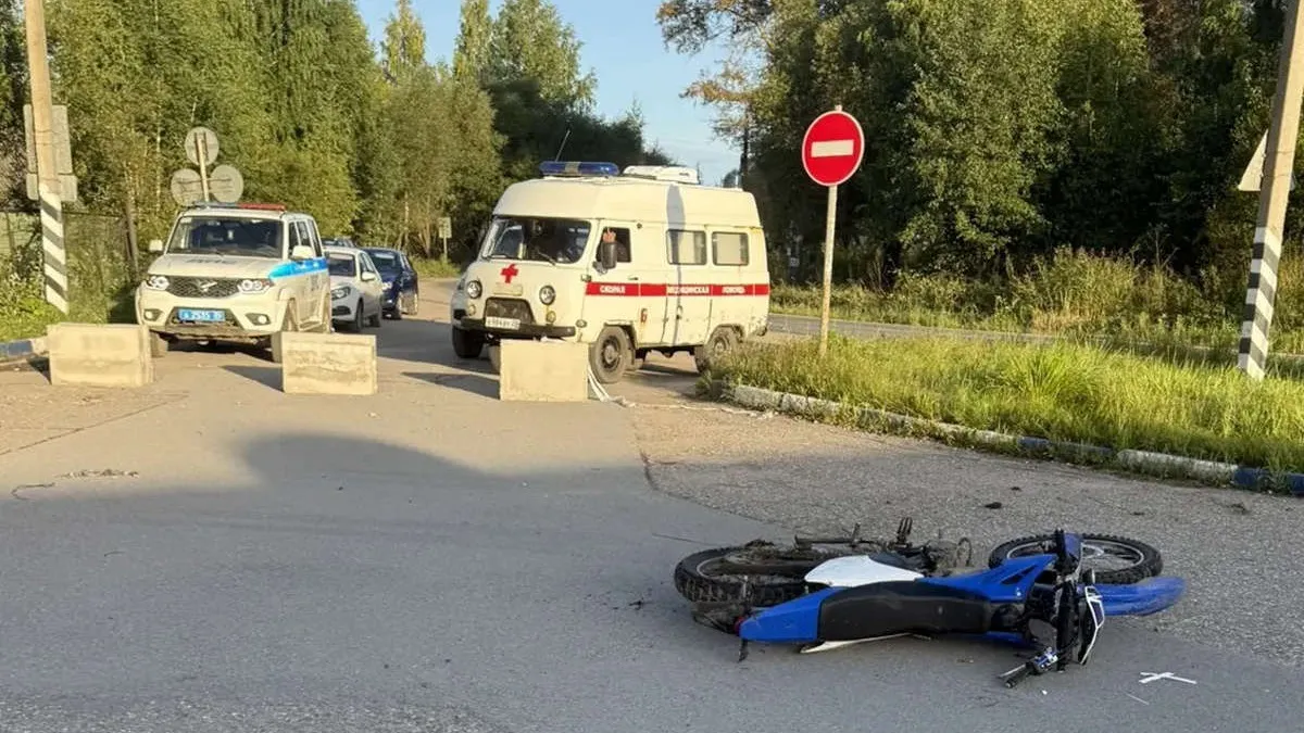 В Вологодской области 19-летний мотоциклист погиб при ударе о бетонный блок
