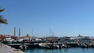 Куда поехать в ноябре-декабре на море: 8 теплых курортов для побега от холодной осени